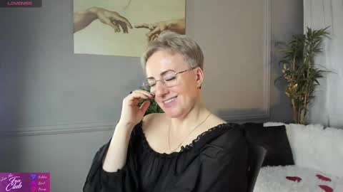 Snapshot of nika_smit chatting on 02-14-25, 02:44 Nika online show from 02-14-25, 02:44
