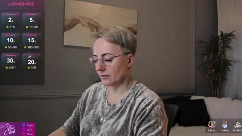 Snapshot of nika_smit chatting on 02-16-25, 05:37 Nika online show from 02-16-25, 05:37