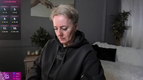 Snapshot of nika_smit chatting on 03-03-25, 08:16 Nika online show from 03-03-25, 08:16