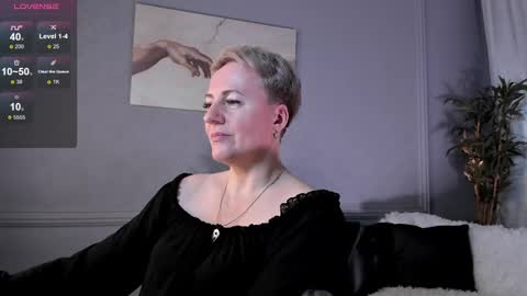 Snapshot of nika_smit chatting on 03-04-25, 12:01 Nika online show from 03-04-25, 12:01