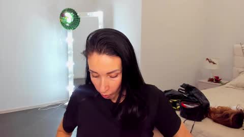 Snapshot of nikamiles chatting on 12-03-24, 07:32 Nika online show from 12-03-24, 07:32