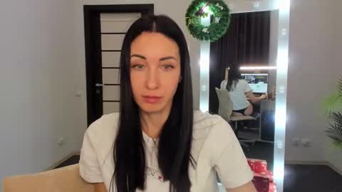 Snapshot of nikamiles chatting on 12-27-24, 09:39 Nika online show from 12-27-24, 09:39