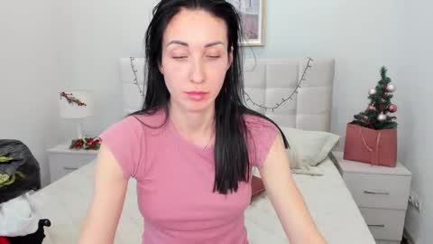 Snapshot of nikamiles chatting on 12-28-24, 09:08 Nika online show from 12-28-24, 09:08