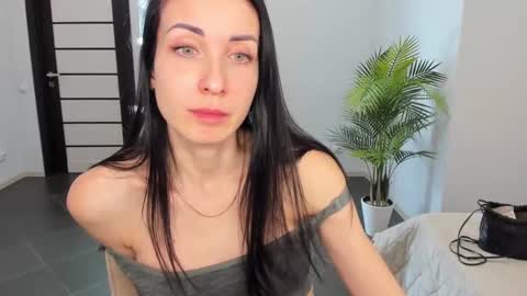 Snapshot of nikamiles chatting on 01-25-25, 08:42 Nika online show from 01-25-25, 08:42