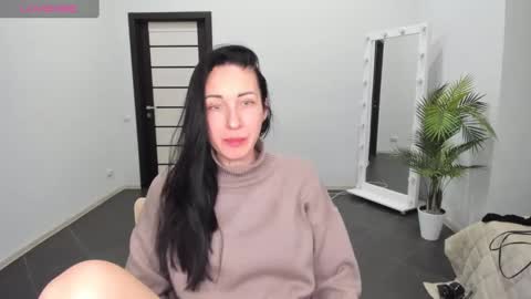 Snapshot of nikamiles chatting on 02-16-25, 04:42 Nika online show from 02-16-25, 04:42