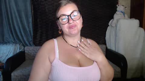 Nika online show from 10-28-25, 04:27