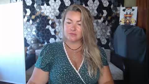 Snapshot of nikaskylink chatting on 06-27-26, 06:40 Nika online show from 06-27-26, 06:40