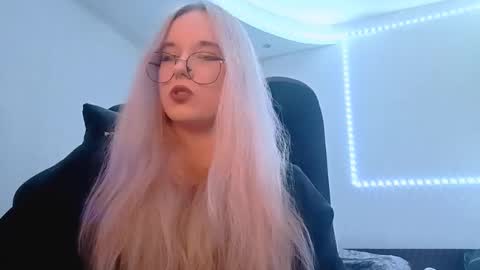 Snapshot of nikitamobbs chatting on 11-10-25, 10:14 Trax online show from 11-10-25, 10:14