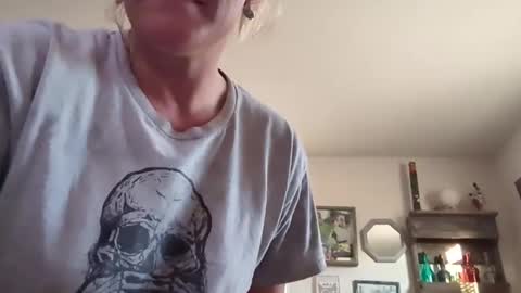 Snapshot of nikki32313 chatting on 09-28-25, 10:04 nikki32313 online show from 09-28-25, 10:04