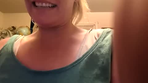 nikki32313 online show from 04-17-26, 09:23