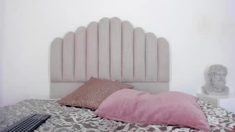 Snapshot of nikki_angel_ chatting on 02-14-25, 11:31 NIkki Angel online show from 02-14-25, 11:31