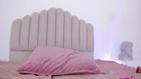 Snapshot of nikki_angel_ chatting on 02-18-25, 11:52 NIkki Angel online show from 02-18-25, 11:52