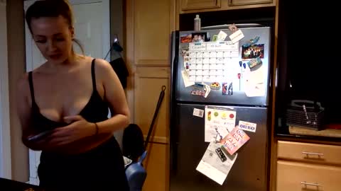 Snapshot of nikki_cums chatting on 12-11-24, 09:01 NikkiCums online show from 12-11-24, 09:01