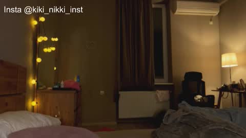 nicolette online show from 11-30-25, 04:11