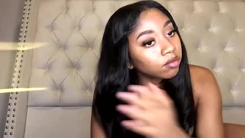 Snapshot of nikkib333 chatting on 02-05-25, 12:10 NikkiB online show from 02-05-25, 12:10