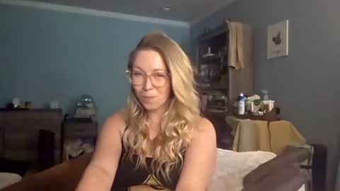 nikkib653466 online show from 06-19-26, 11:41