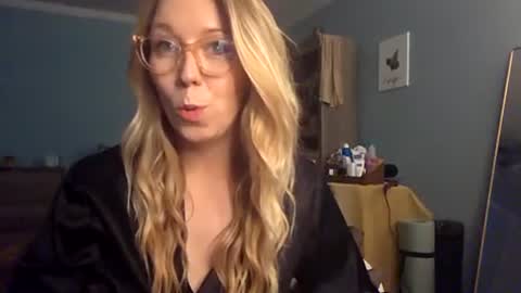 nikkib653466 online show from 07-10-26, 06:10