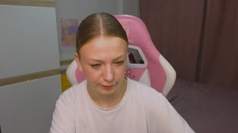 Snapshot of nikkibenz03 chatting on 06-03-26, 07:11 Beatrice online show from 06-03-26, 07:11