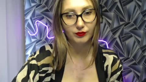 nikkikiss___ online show from 05-15-26, 11:45