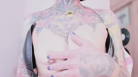 Nikki Ramone   online show from 03-04-26, 10:38