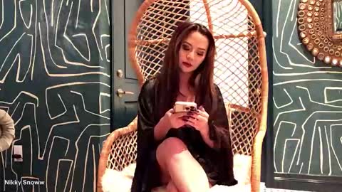 Snapshot of nikkysnoww chatting on 12-02-25, 05:35 Nikki online show from 12-02-25, 05:35