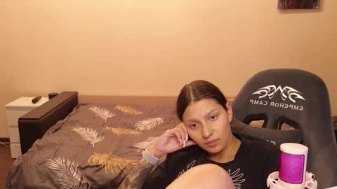 Snapshot of nikolgoldy chatting on 11-06-25, 01:45 Niky online show from 11-06-25, 01:45