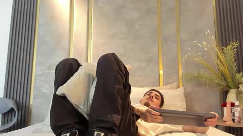 Niko Stone online show from 12-23-25, 01:36