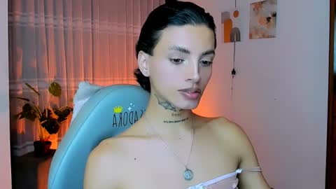Snapshot of nilam217 chatting on 06-25-26, 12:43 Nilam online show from 06-25-26, 12:43