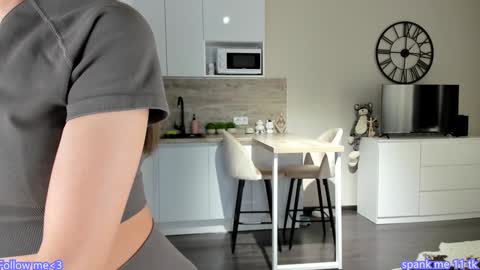 Bella online show from 01-29-25, 07:43