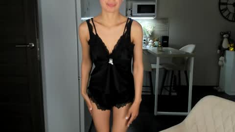 Snapshot of nilliluv chatting on 04-26-26, 03:42 Bella online show from 04-26-26, 03:42