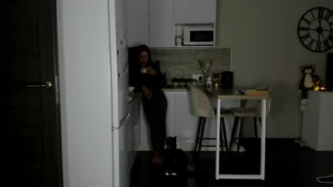 Snapshot of nilliluv chatting on 04-30-26, 04:02 Bella online show from 04-30-26, 04:02