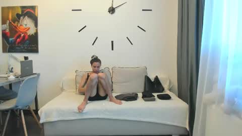 Snapshot of nilliluv chatting on 06-19-26, 02:54 Bella online show from 06-19-26, 02:54