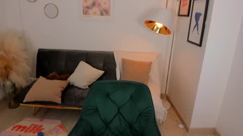 NINA online show from 01-20-25, 10:37