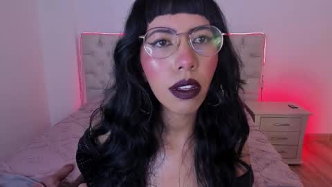 Nina Fox  online show from 10-26-25, 01:28