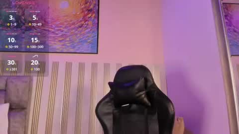 nina_glow_ online show from 08-01-26, 11:20