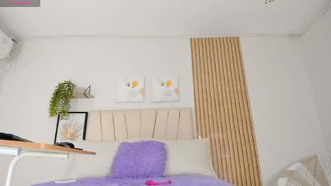 nina_keller_ online show from 06-05-26, 12:28