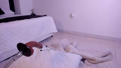Nina online show from 05-22-26, 06:02