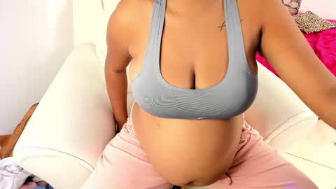 Snapshot of ninacollinss1 chatting on 10-09-25, 02:48 ninabigboobs online show from 10-09-25, 02:48