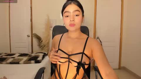Nina  online show from 10-27-25, 10:03