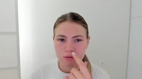 ninarihh online show from 09-16-25, 11:11