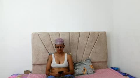 nini_smith online show from 06-20-26, 07:00