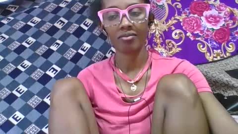 ninie246746 online show from 04-21-26, 07:17