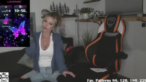 Ainsley              FANSLY-AINSLEYXOXO online show from 04-12-26, 03:44