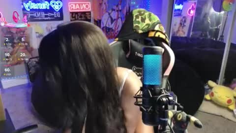 NIVIA WOLFE online show from 12-15-25, 04:28