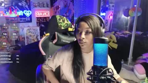 NIVIA WOLFE online show from 12-18-25, 01:50