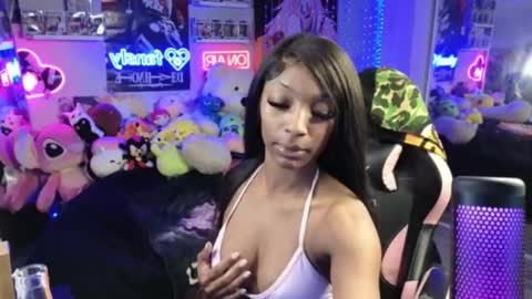 NIVIA WOLFE online show from 12-22-25, 02:30