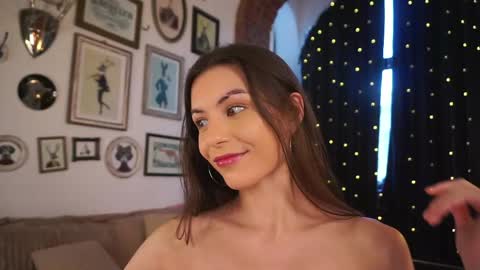 Snapshot of nixotica_ chatting on 04-19-26, 04:06 Nixi online show from 04-19-26, 04:06