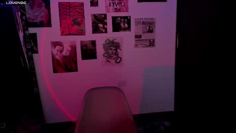Snapshot of nixxie_ chatting on 06-25-26, 04:01 Nixxie online show from 06-25-26, 04:01