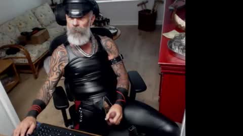 Snapshot of njdbear chatting on 04-07-26, 07:58 Don online show from 04-07-26, 07:58