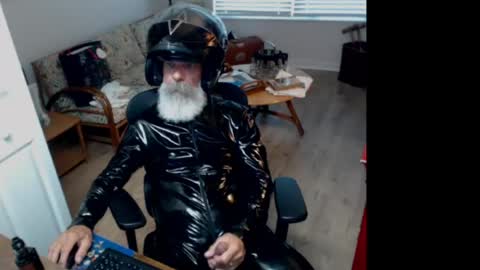 Snapshot of njdbear chatting on 06-25-26, 09:08 Don online show from 06-25-26, 09:08